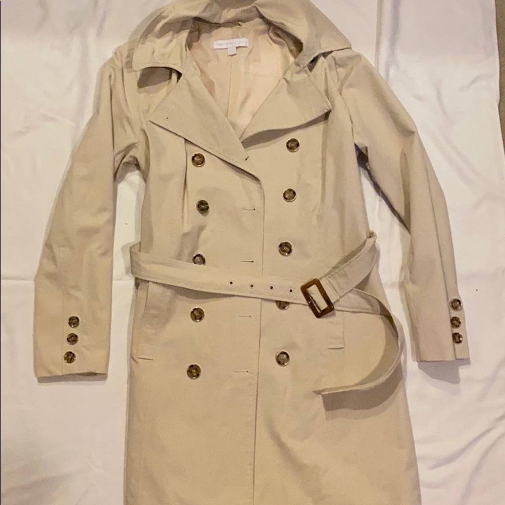 Fitted rain coat
